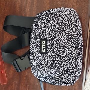 Zyia belt bag